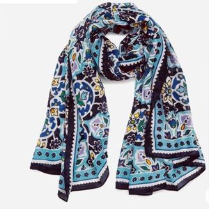 Vera Bradley Oversized Travel Scarf in Lisbon Medallion